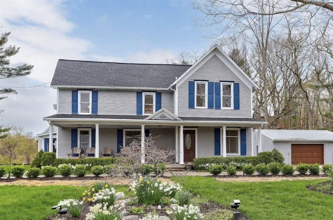 Property Photo:  300 N Ferry Street  MI 49406-5210 