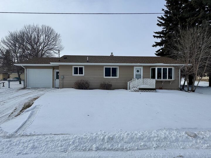 Property Photo:  105 NE 3rd Ave NE  ND 58761 