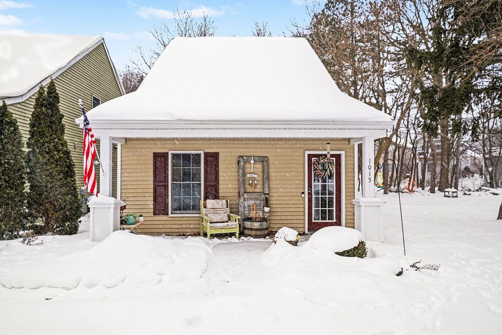 Property Photo:  1015 Moreland Street  MI 49417 