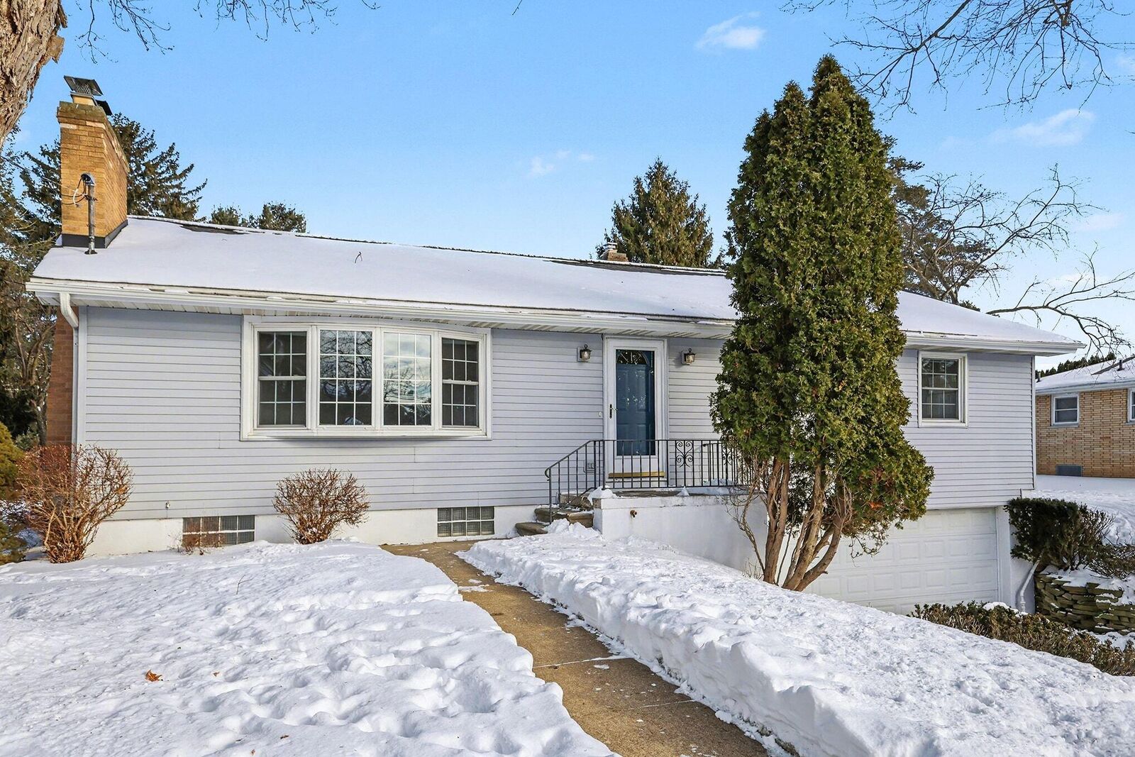 Property Photo:  693 Leo Road  MI 49203 