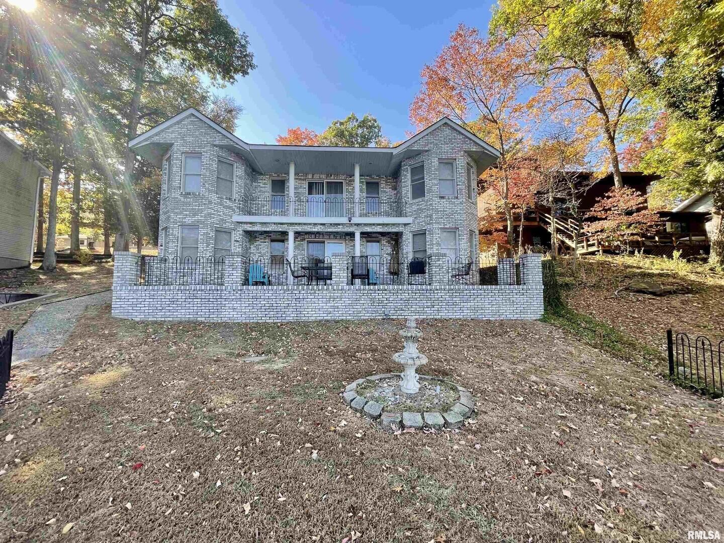 Property Photo:  175 Oak Circle  IL 62939 