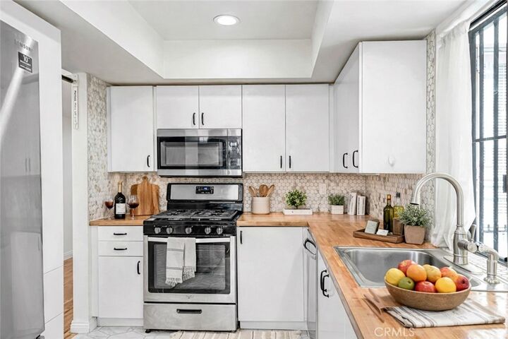 Property Photo: 7001 S La Cienega 101 CA 90045