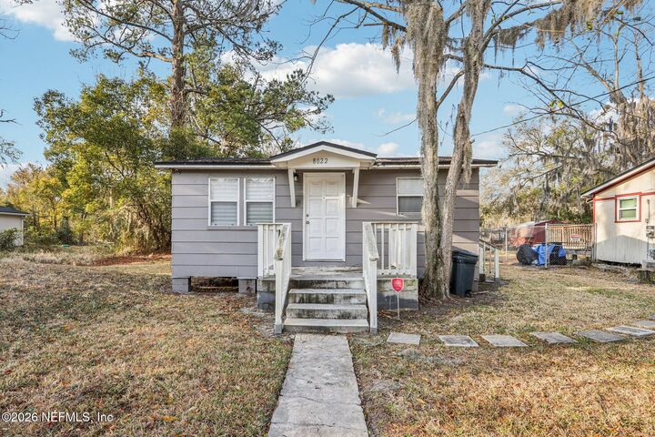 Property Photo: 8022 Pipit Avenue FL 32219