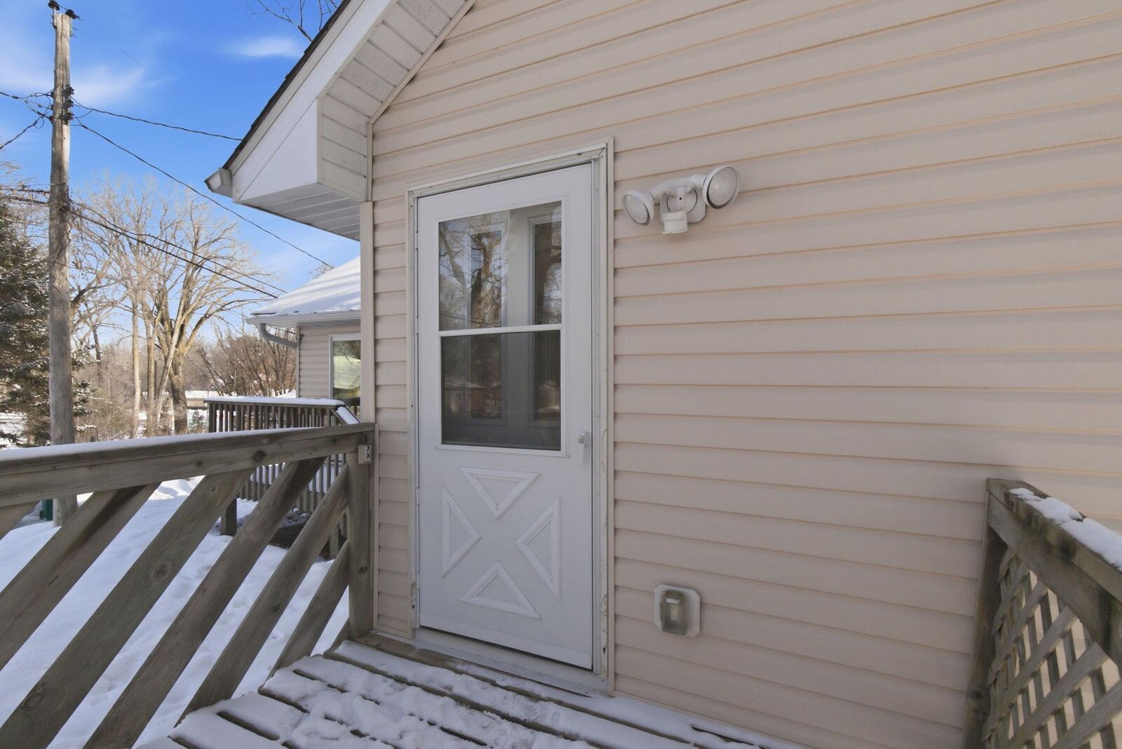 Property Photo:  3901 Mapleton Avenue  MN 55384 