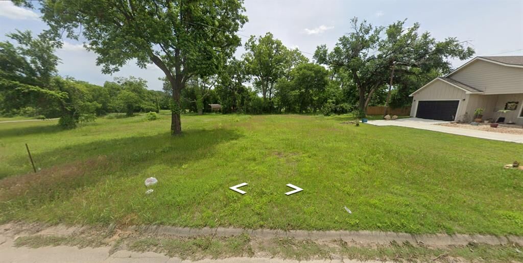 Property Photo: 626 E Chambers Street TX 76031