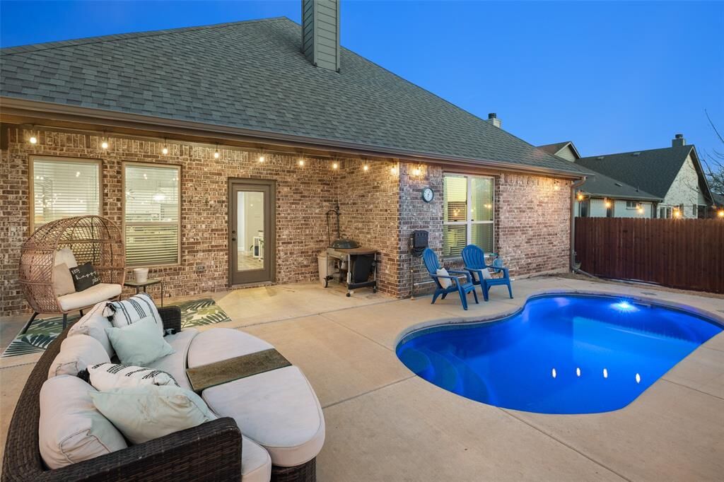 Property Photo:  421 Monarch Way  TX 76247 