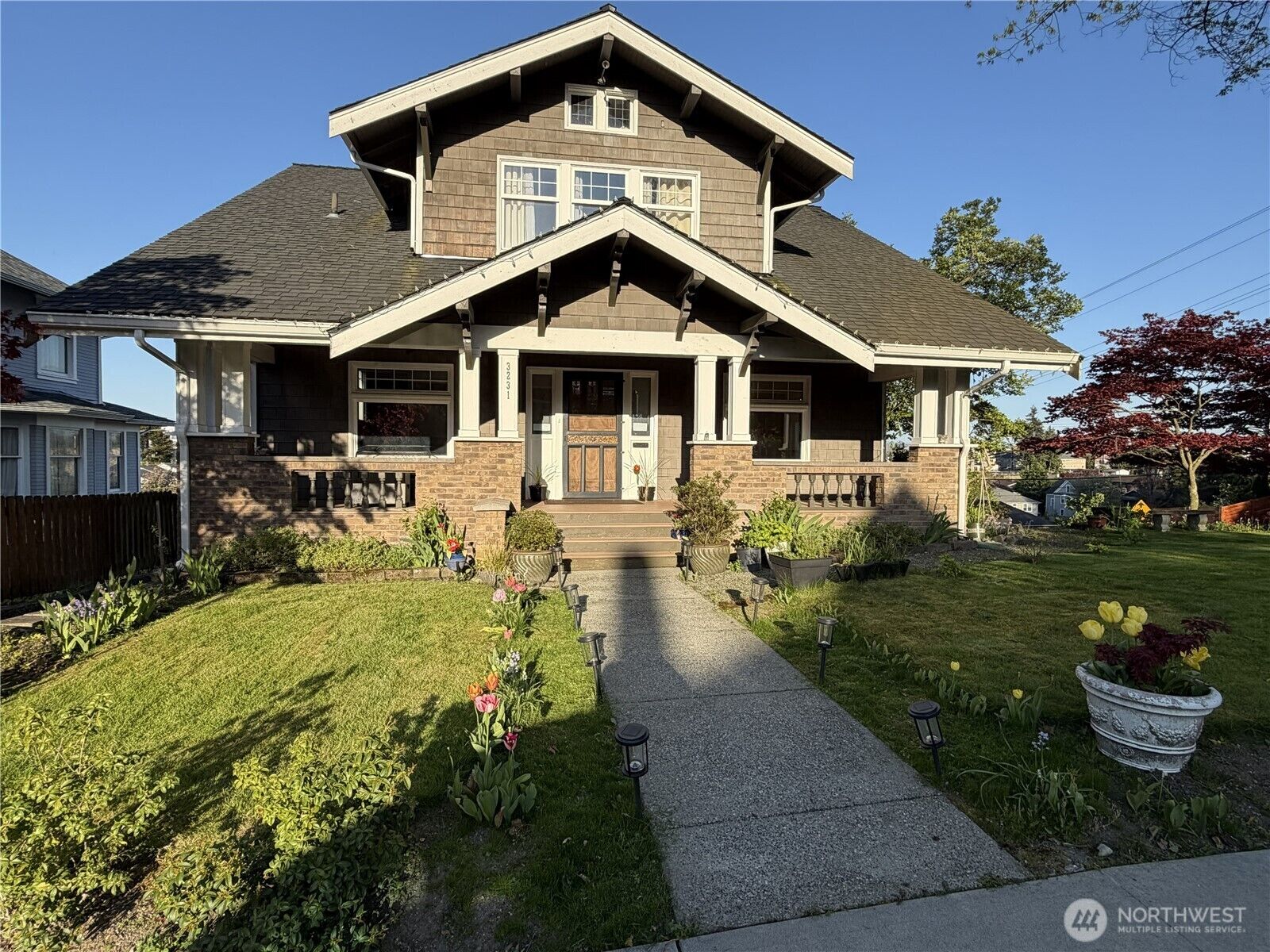 Property Photo:  3231  Grand Avenue  WA 98201 