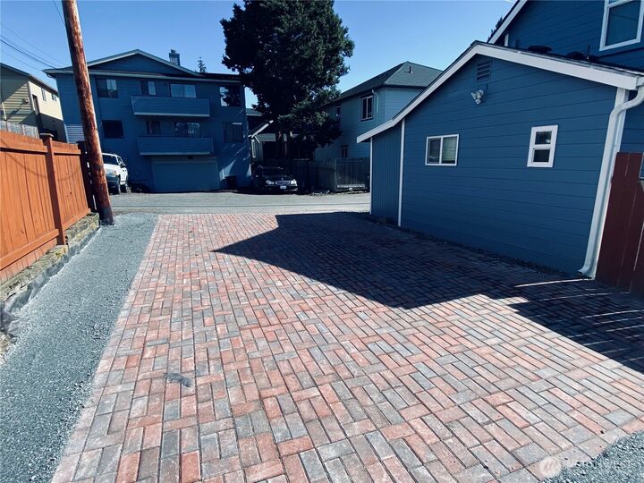 Property Photo: 3405 Rockefeller Avenue D WA 98201