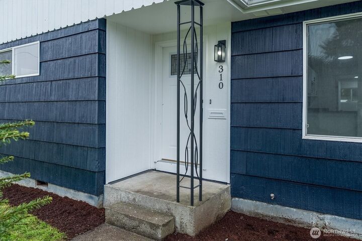 Property Photo:  310  Cypress Street  WA 98632 