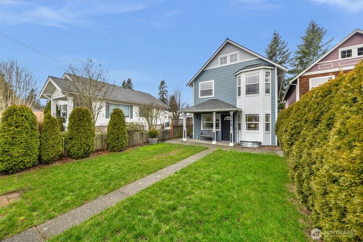 Property Photo:  2231  61st Street SE A  WA 98203 