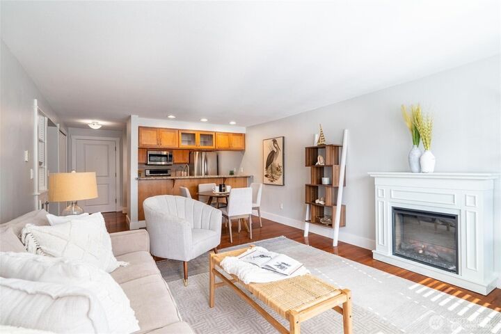 Property Photo:  25 N Broadway Street 301  WA 98403 