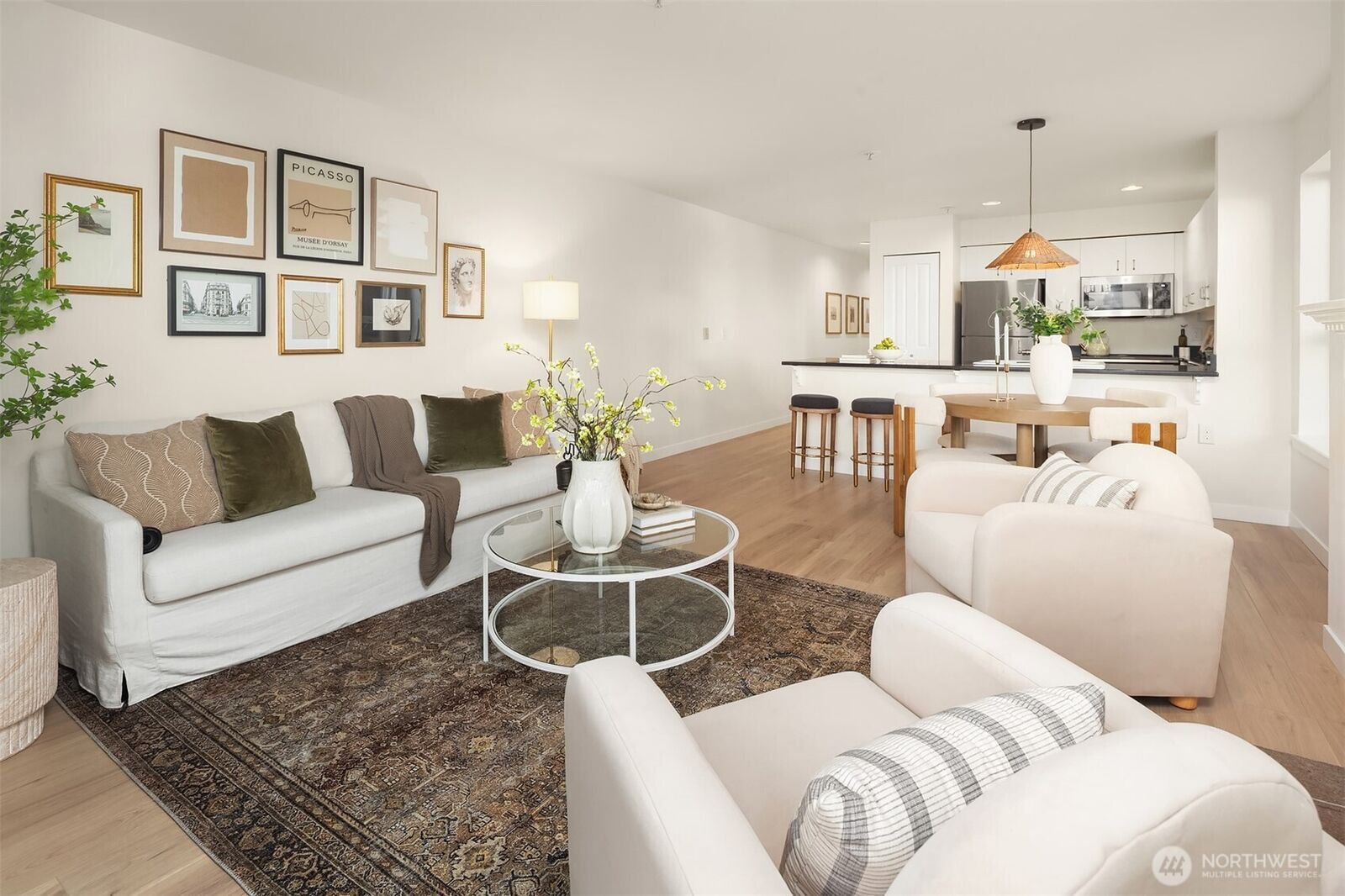 Property Photo:  1504  Aurora Avenue N 201  WA 98109 