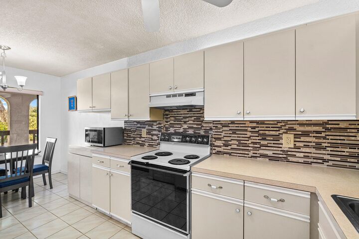 Property Photo:  10110 Cedar Point Boulevard 305  FL 33437 