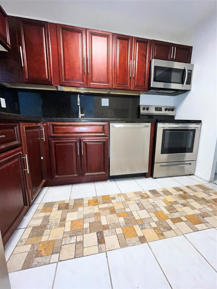 Property Photo:  7925 Fairview Drive 101  FL 33321 