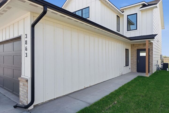 Property Photo:  3861 W Longleaf St  KS 67205 