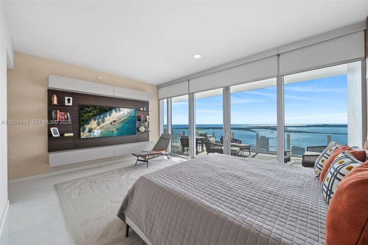 Property Photo:  300 Biscayne Blvd Way 4602  FL 33131 