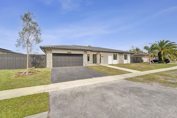 Property Photo:  16653 Golfview Dr  FL 33326 