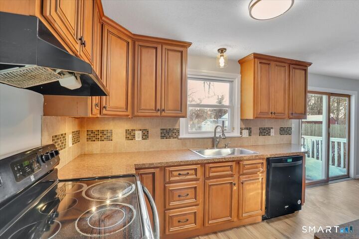 Property Photo: 691 Baldwin Avenue CT 06450