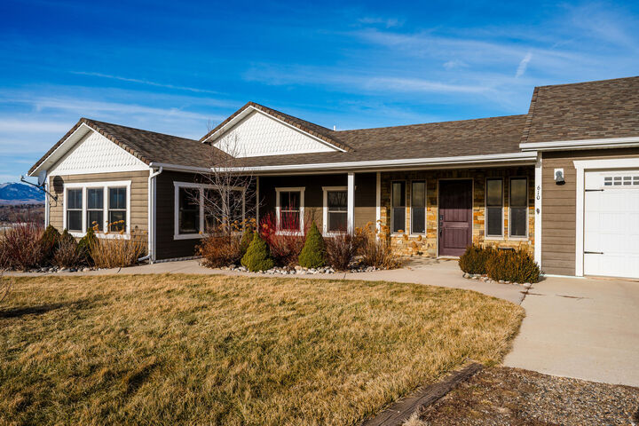 Property Photo:  610 Lincoln Drive  WY 82801 