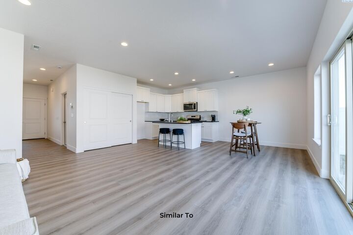 Property Photo:  7596 Grapevine Ct  WA 99353 