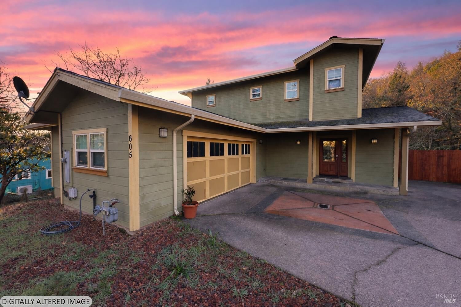 Property Photo:  605 Redwood Avenue  CA 95482 