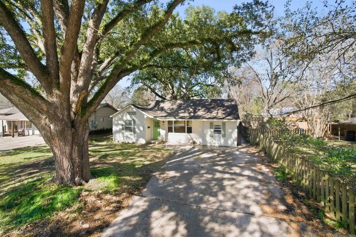 Property Photo:  6061 Evans St  LA 70806 