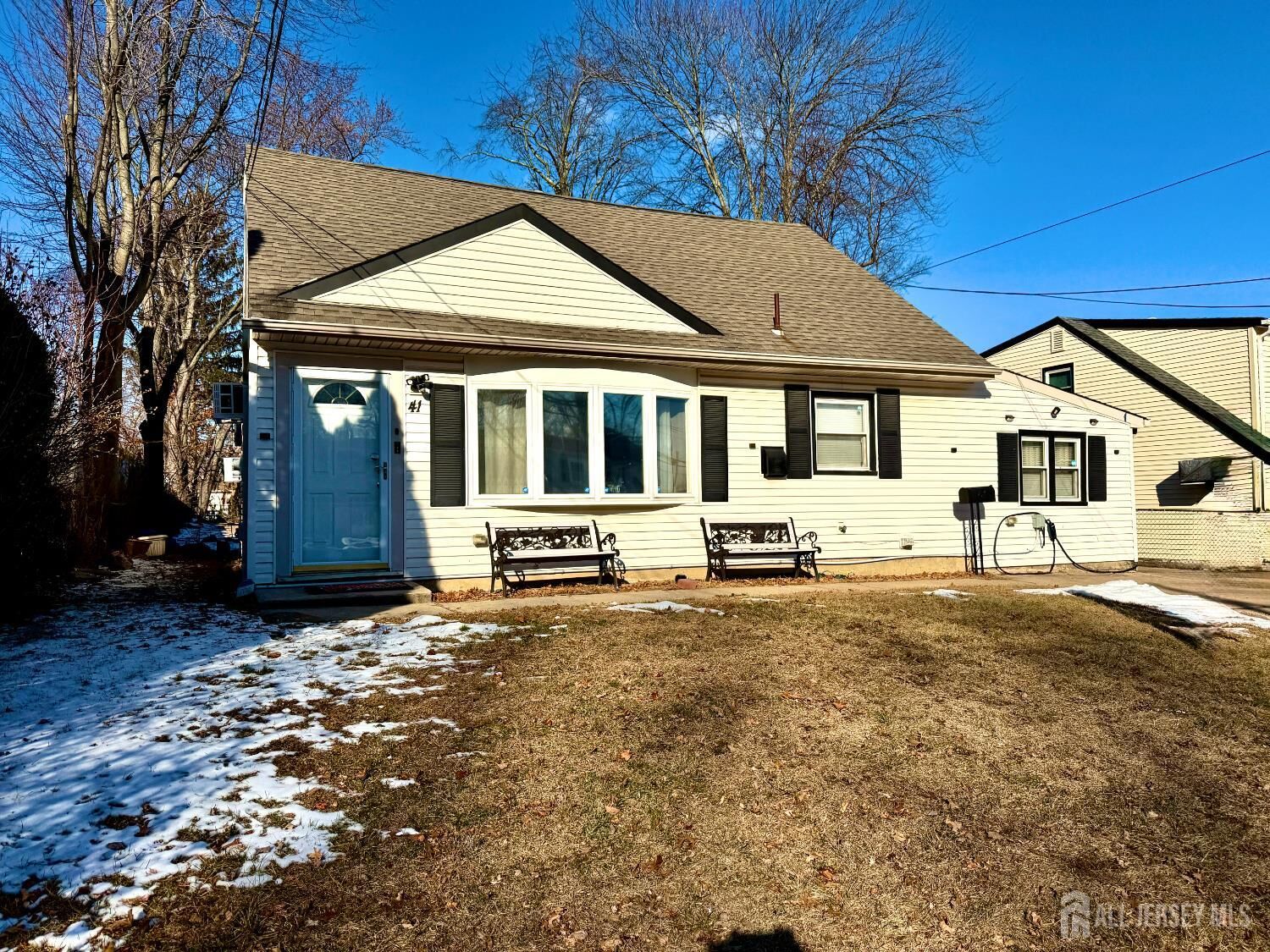 Property Photo:  41 Pinetree Drive  NJ 08859 