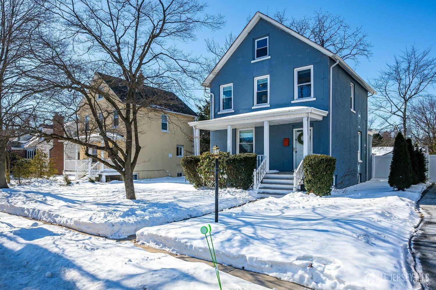 Property Photo:  55 Grove Avenue  NJ 08840 