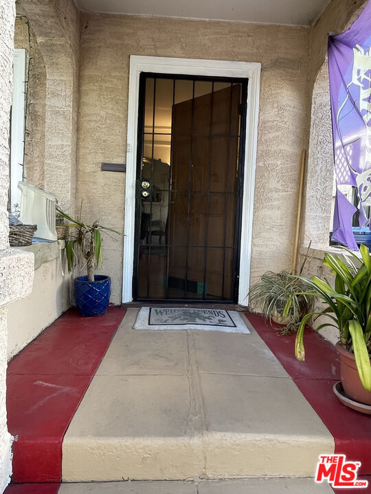 Property Photo:  433 N Norton Ave  CA 90004 