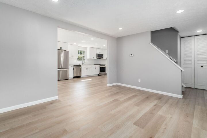 Property Photo:  1095 Belle Meade Place  OH 43081 