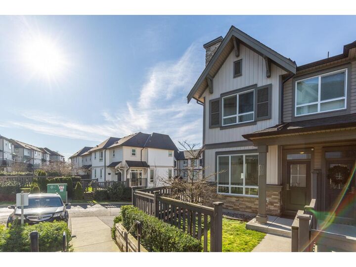 Property Photo: 30930 Westridge Place 108 BC V2T 0H6