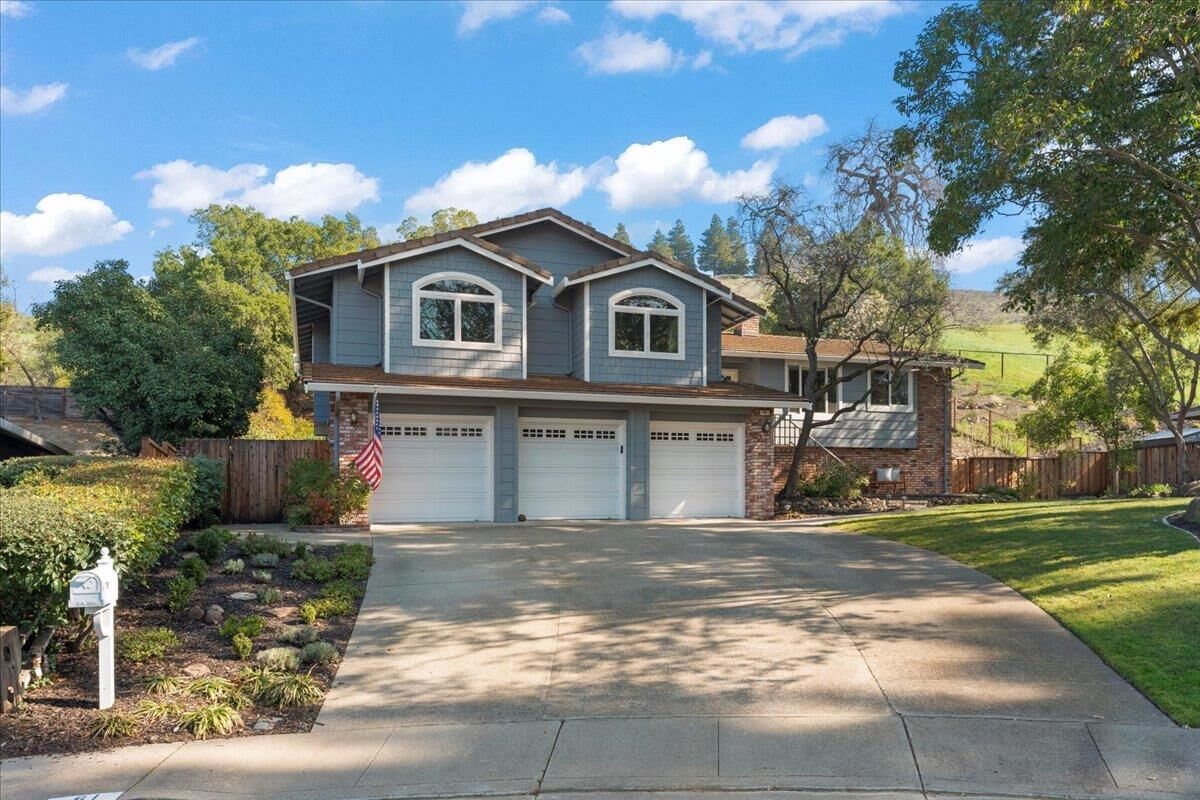 Property Photo: 61 Willowview Ct CA 94526