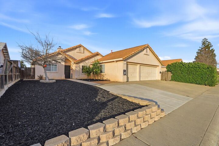 Property Photo:  799 Morgans Ranch Cir  CA 95632 