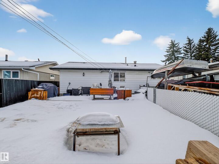 Property Photo:  16050 95 Avenue NW  AB T5P 0A7 