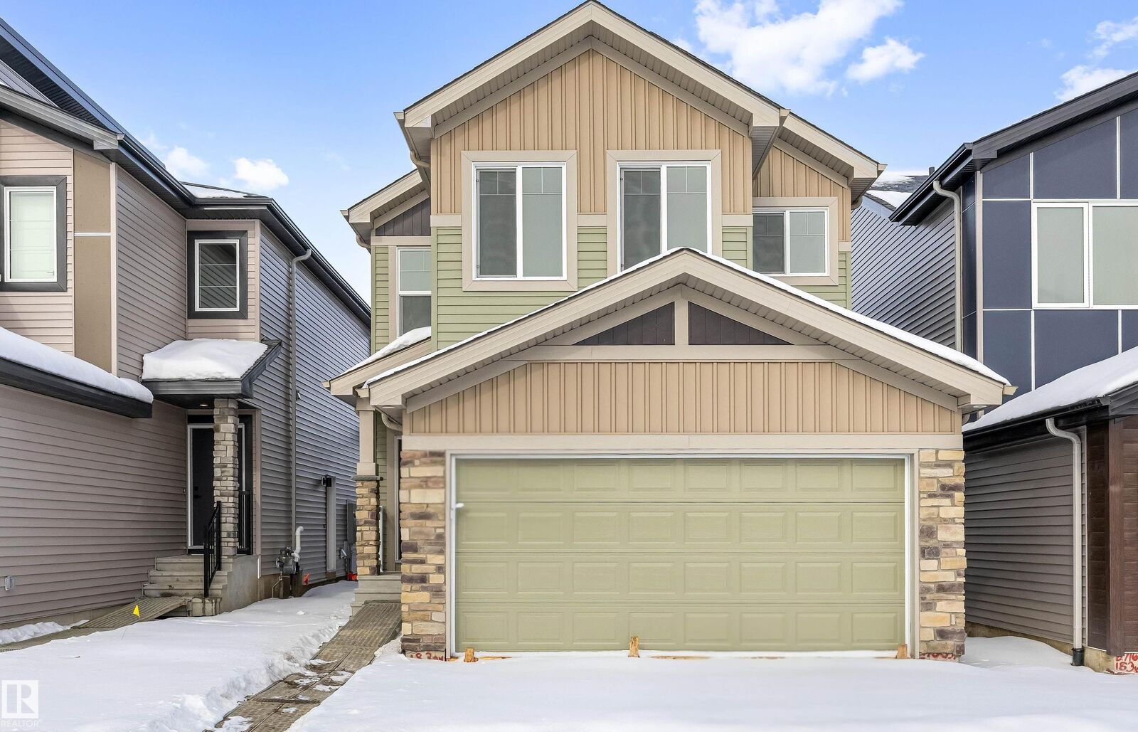 Property Photo:  8720 183 Avenue NW  AB T5Z 0X5 