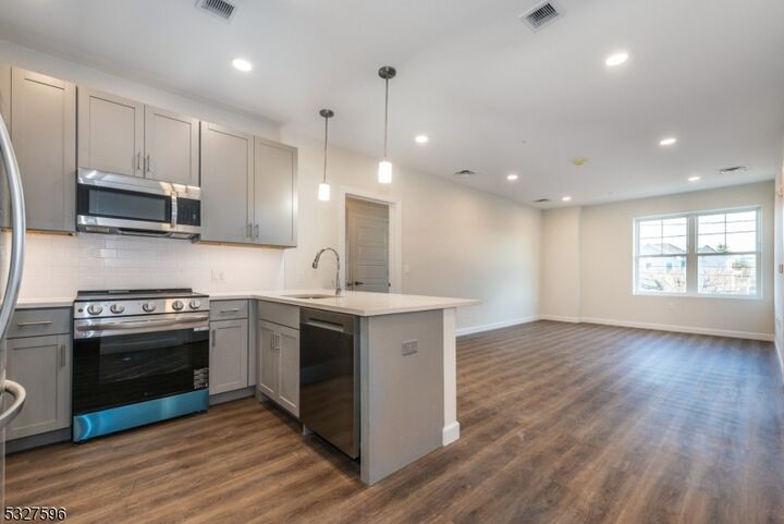 Property Photo:  515 Union Blvd  NJ 07512 