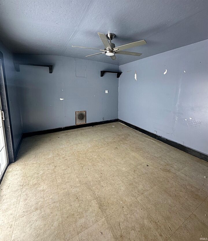 Property Photo:  701 Park Street  IN 47553 