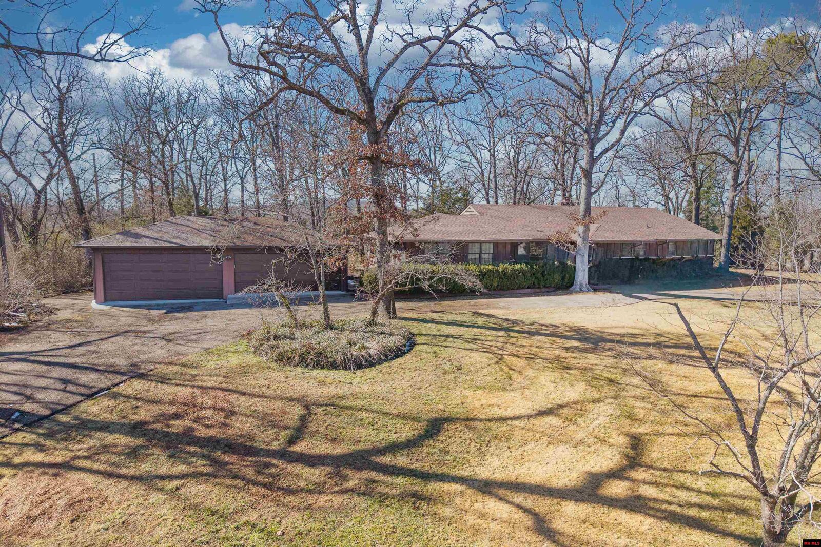 Property Photo:  220 N Cardinal Drive  AR 72653 