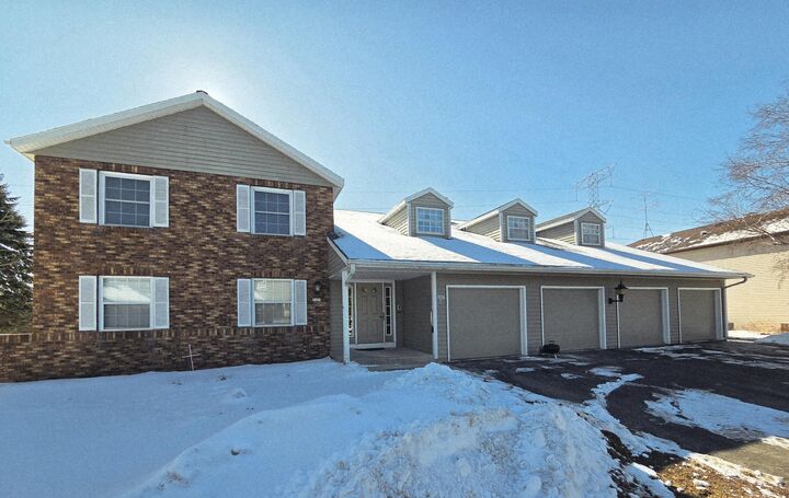 Property Photo:  2403 Cross Creek Dr B  WI 53081 