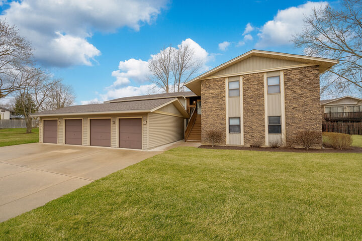 Property Photo:  5850 Fresno Court A  IL 60133 