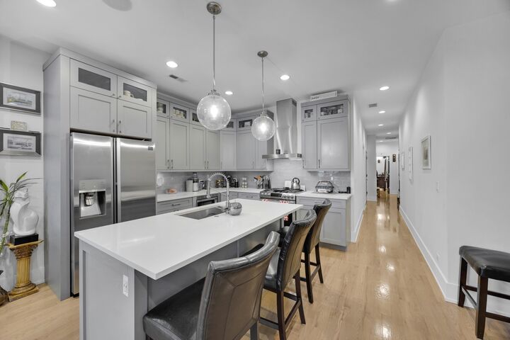 Property Photo:  4226 S Ellis Avenue 1S  IL 60653 