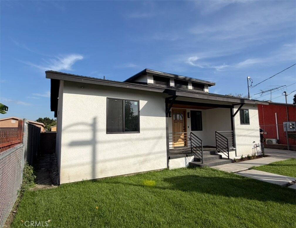 Property Photo:  9326 Holmes Avenue  CA 90002 