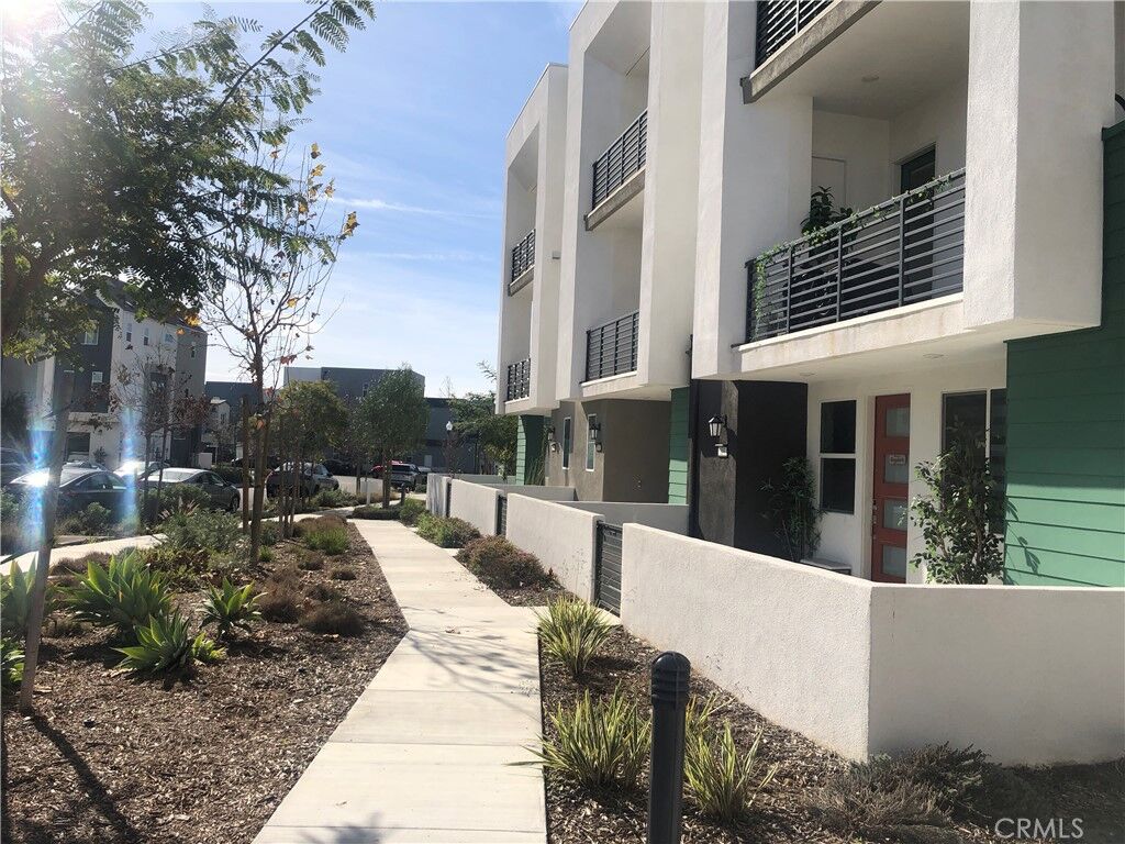 Property Photo: 259 Sash CA 92618