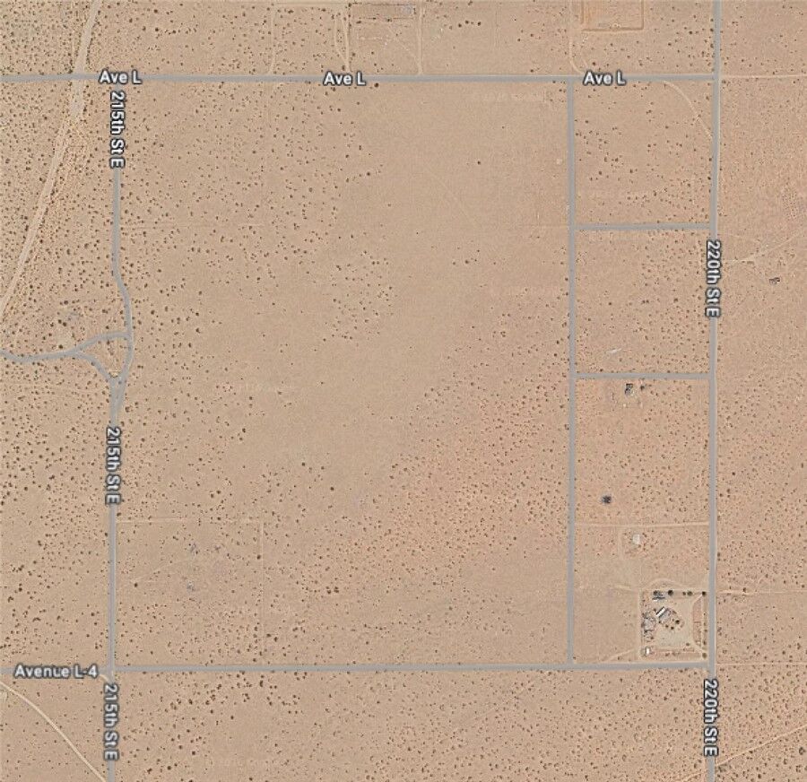 Property Photo:  215 Avenue L4  CA 93535 