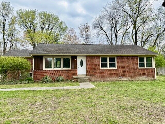 Property Photo:  406 Foxboro Ln  TN 37388 