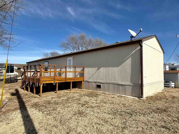 Property Photo:  727 N Main St  OK 74647 