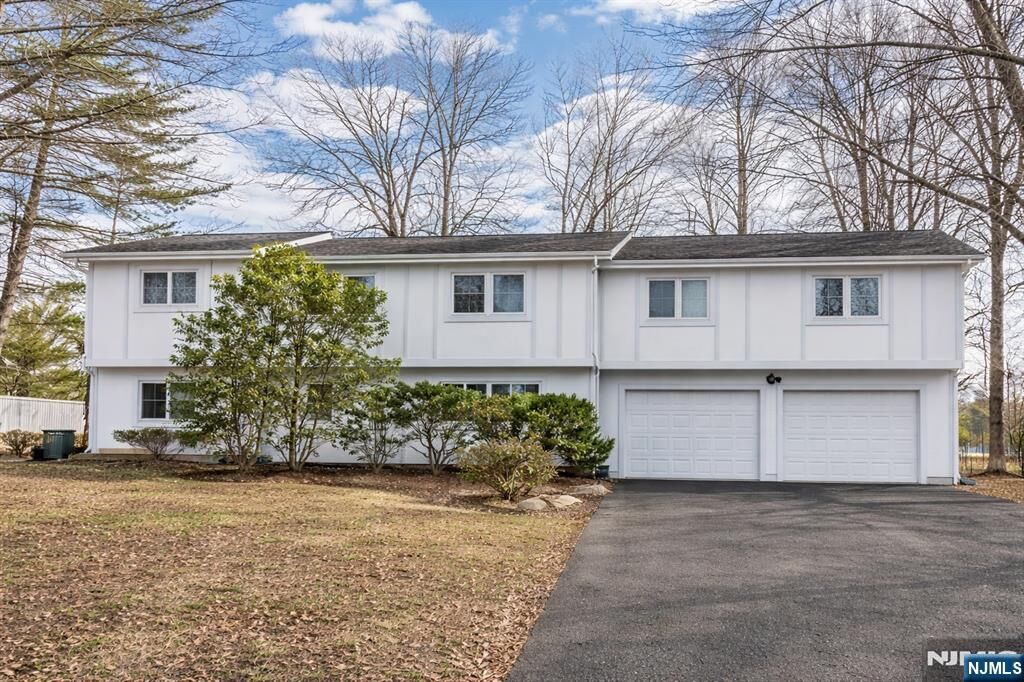 Property Photo:  36 Yellow Brick Road  NJ 07470 