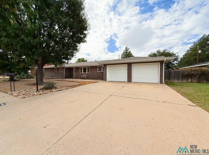Property Photo:  208 Kansas Drive  NM 88130 