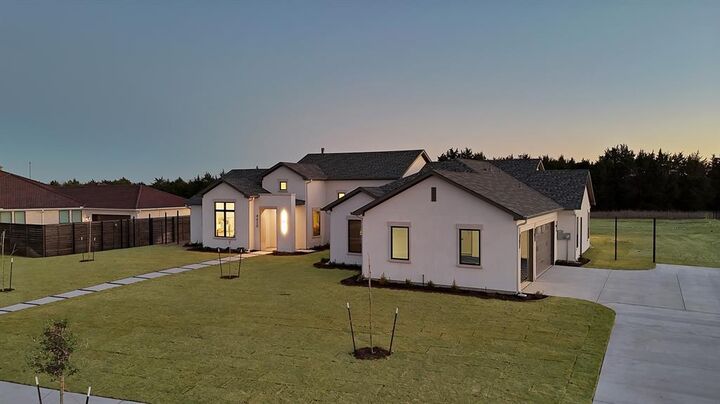 Property Photo:  4420 Azalea Way  TX 76065 