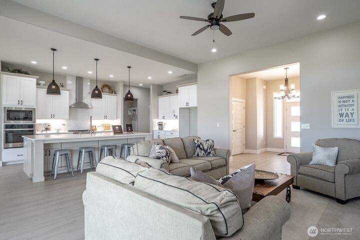 Property Photo:  1196  7th Avenue NE  WA 98823 